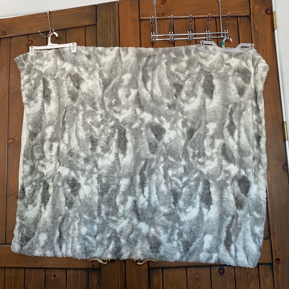 Throw blanket